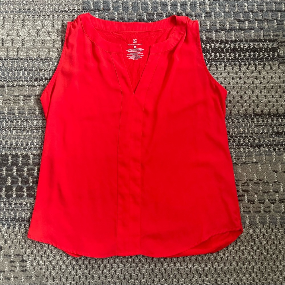 New York & Company Sleeveless V Neck Blouse in Burnt Orange Size Medium